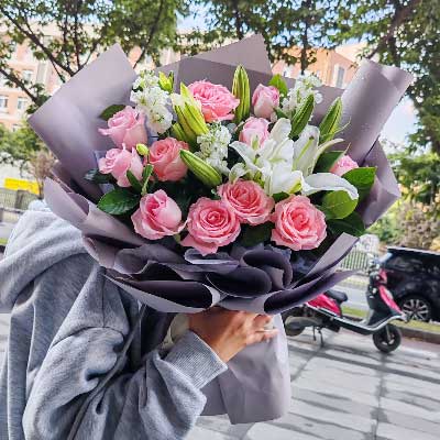 娄底11朵戴安娜粉玫瑰百合，与你一起追逐梦想