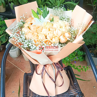 娄底33朵香槟玫瑰百合，心里永远是你